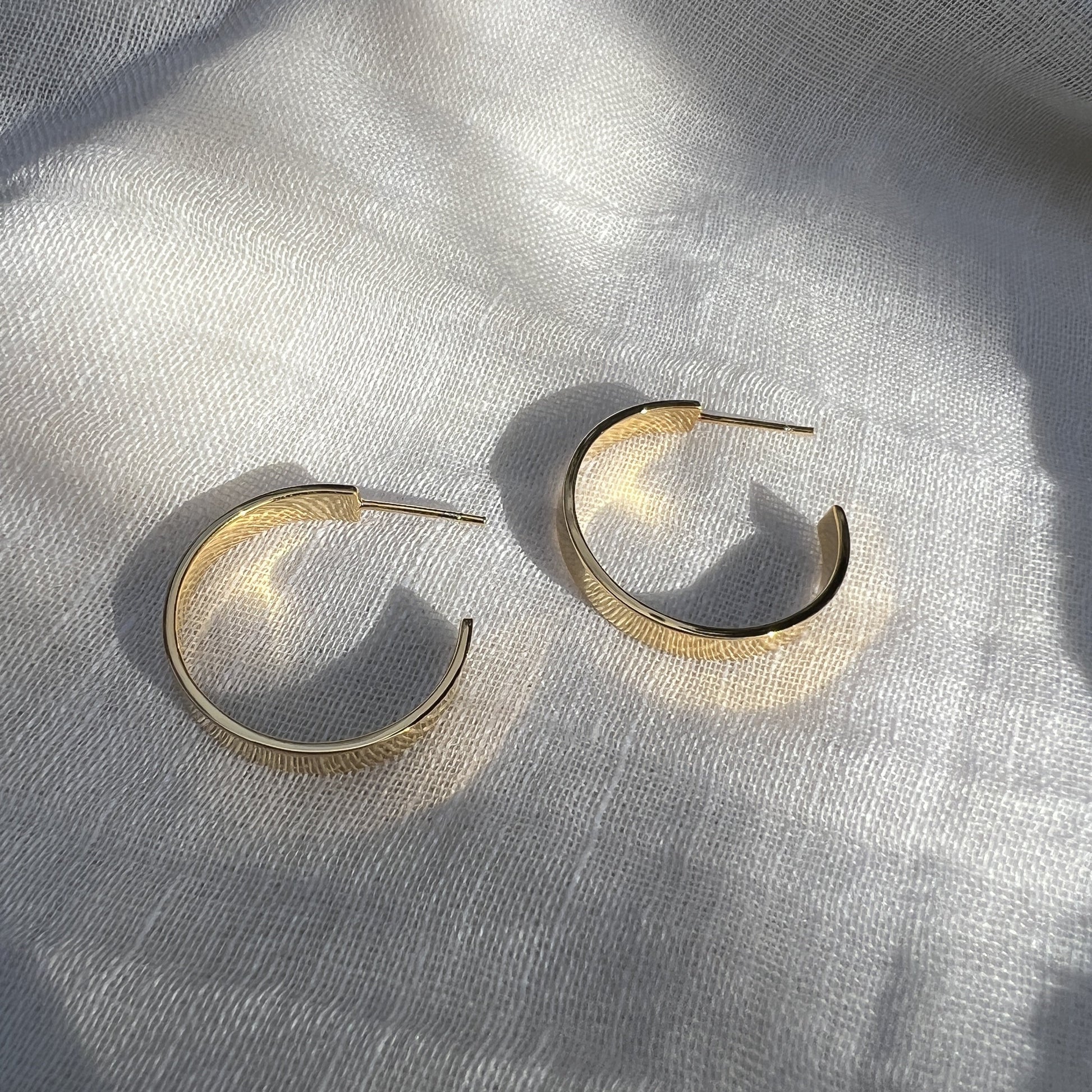 Chunky Bombshell Hoop Earrings-3